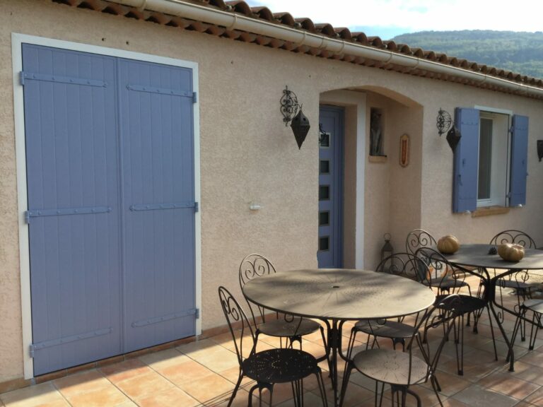 pergola-carport-store-banne-menuiserie-aluminium-pvc-portail-porte-de-garage-porte-entree (1)