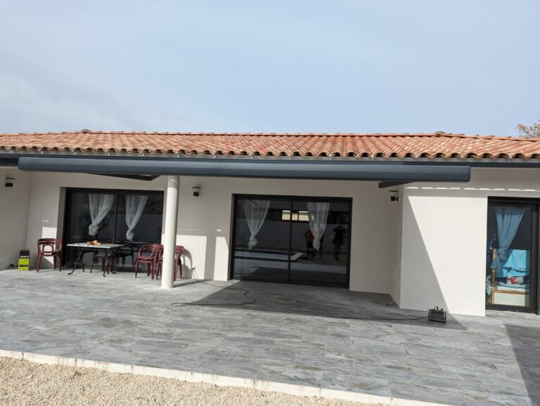 pergola-carport-store-banne-menuiserie-aluminium-pvc-portail-porte-de-garage-porte-entree (109)