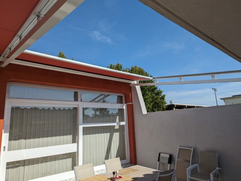 pergola-carport-store-banne-menuiserie-aluminium-pvc-portail-porte-de-garage-porte-entree (123)