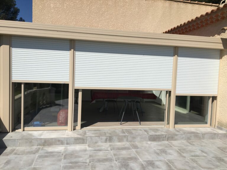 pergola-carport-store-banne-menuiserie-aluminium-pvc-portail-porte-de-garage-porte-entree (16)