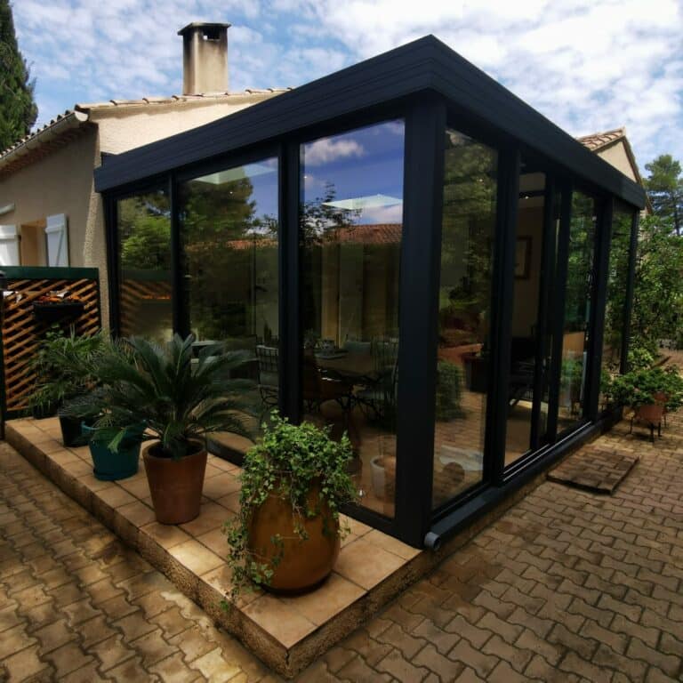 pergola-carport-store-banne-menuiserie-aluminium-pvc-portail-porte-de-garage-porte-entree (166)