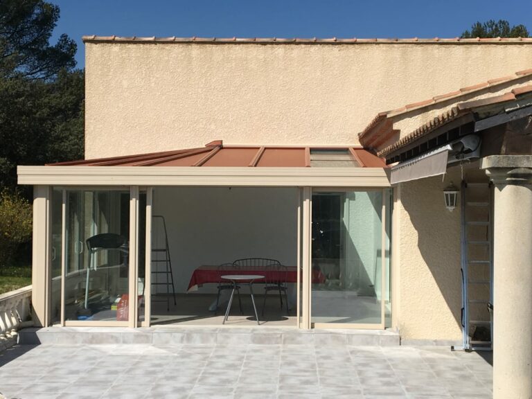 pergola-carport-store-banne-menuiserie-aluminium-pvc-portail-porte-de-garage-porte-entree (17)