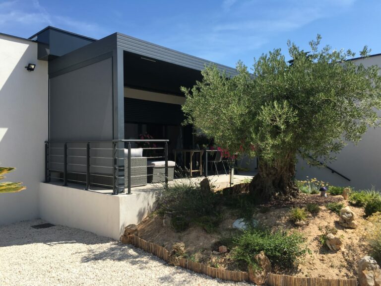 pergola-carport-store-banne-menuiserie-aluminium-pvc-portail-porte-de-garage-porte-entree (29)