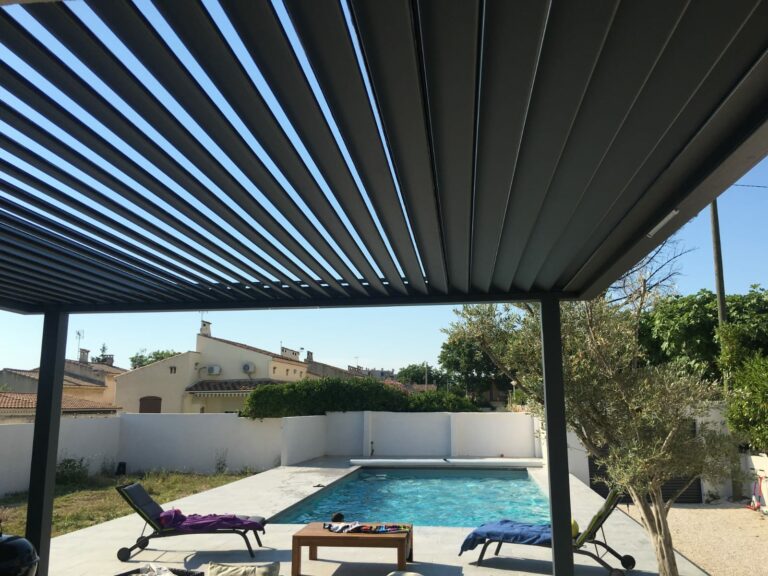 pergola-carport-store-banne-menuiserie-aluminium-pvc-portail-porte-de-garage-porte-entree (33)