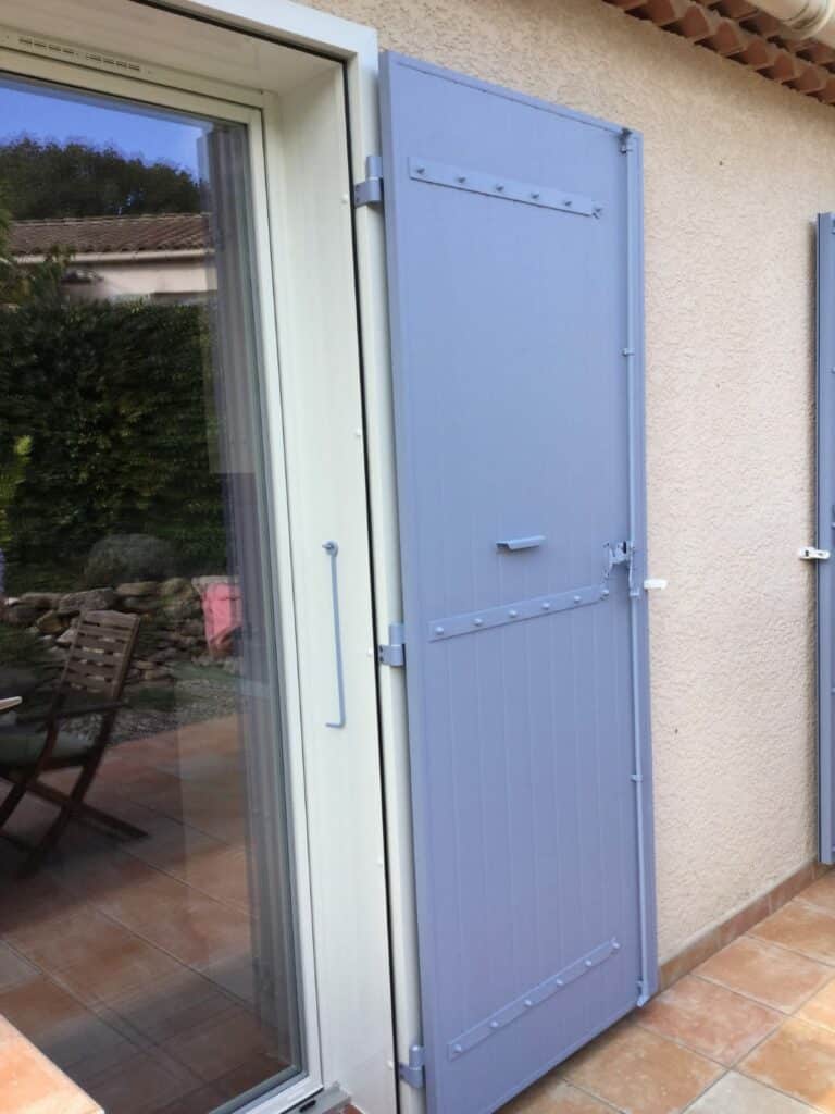 pergola-carport-store-banne-menuiserie-aluminium-pvc-portail-porte-de-garage-porte-entree (4)