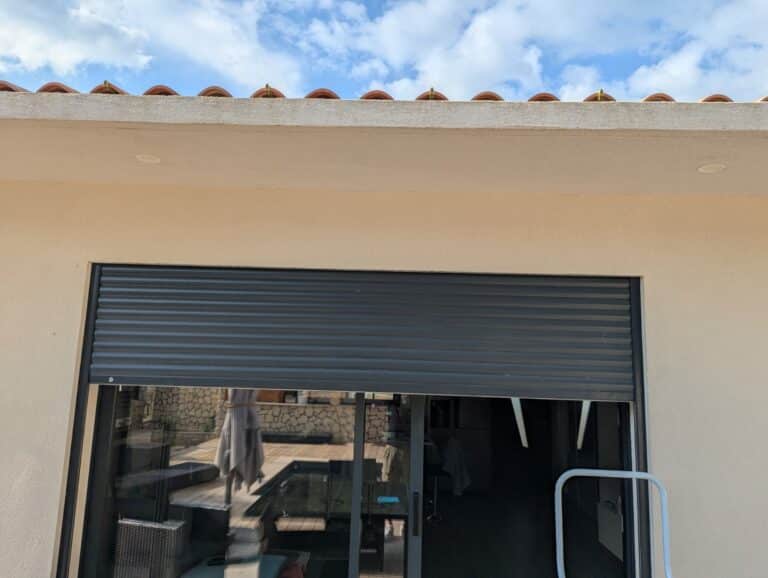 pergola-carport-store-banne-menuiserie-aluminium-pvc-portail-porte-de-garage-porte-entree (97)