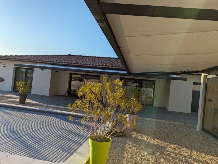 pergola-carport-store-banne-menuiserie-aluminium-pvc-portail-porte-de-garage-porte-entree (99)